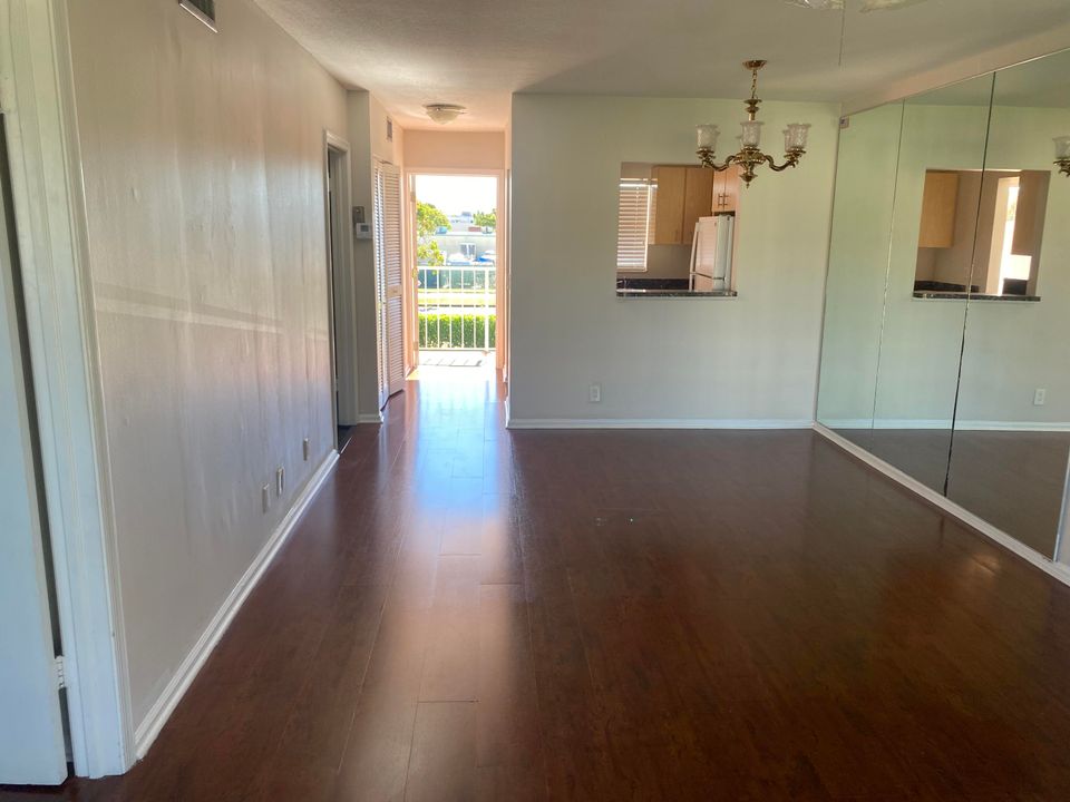 For Rent: $1,950 (2 beds, 2 baths, 791 Square Feet)