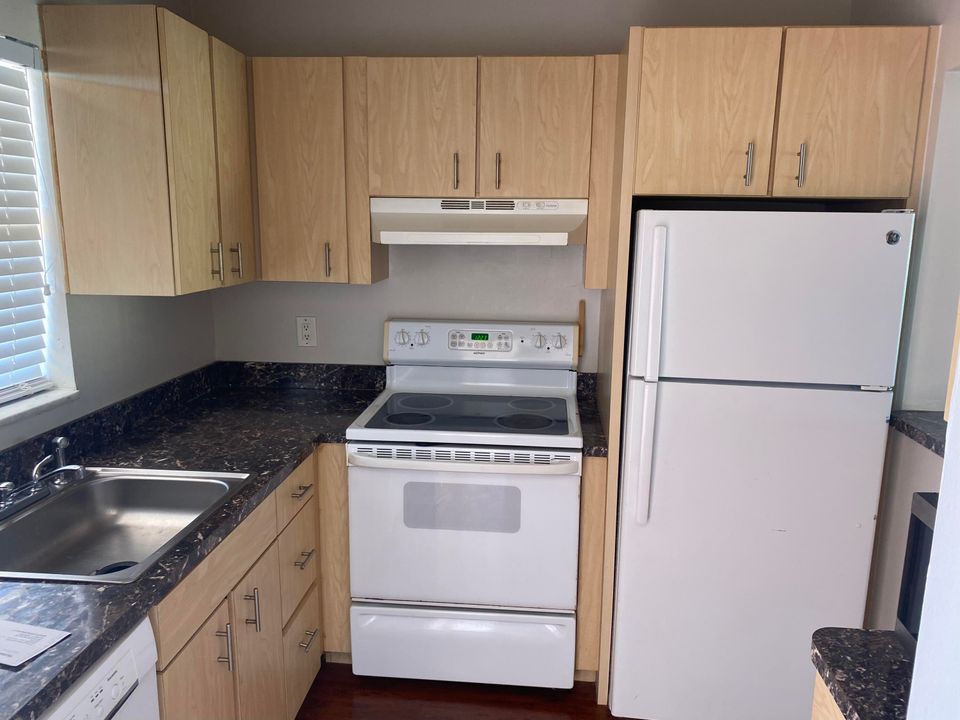 For Rent: $1,950 (2 beds, 2 baths, 791 Square Feet)