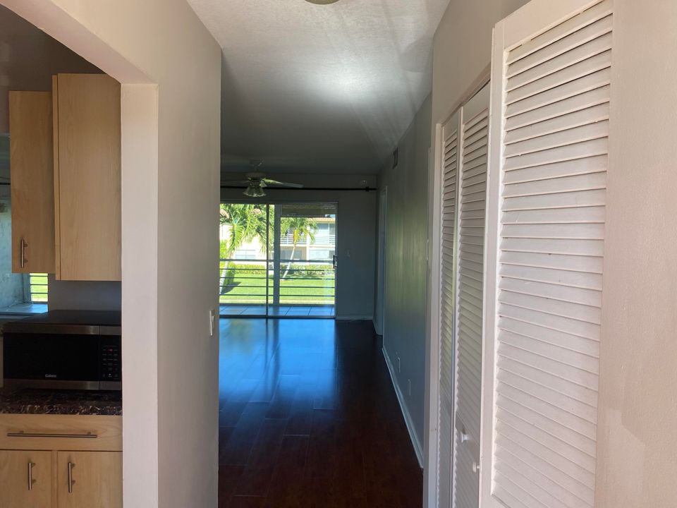 For Rent: $1,950 (2 beds, 2 baths, 791 Square Feet)