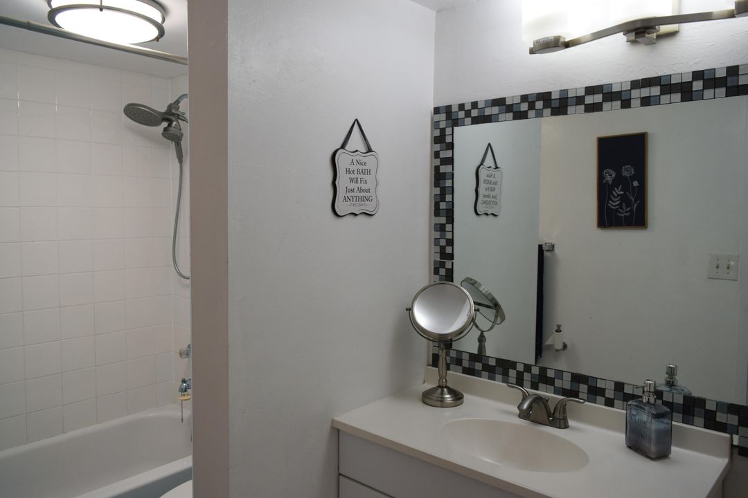 For Sale: $165,000 (2 beds, 2 baths, 1025 Square Feet)