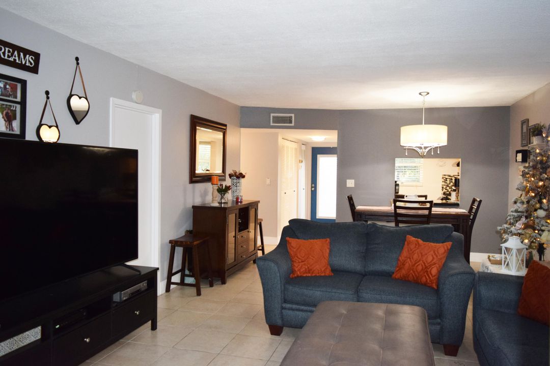 For Sale: $165,000 (2 beds, 2 baths, 1025 Square Feet)