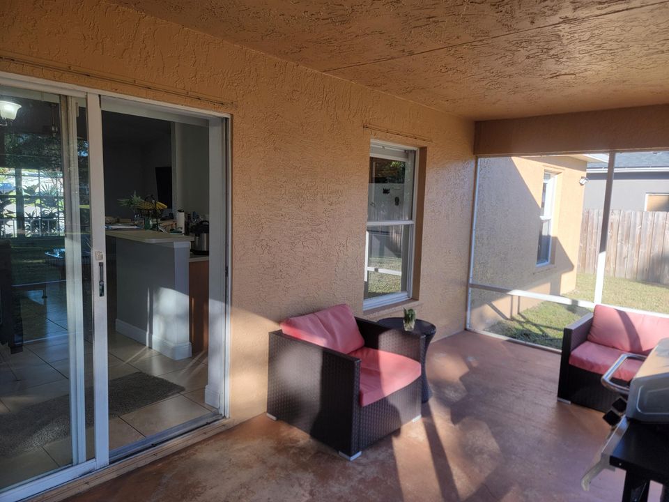 For Rent: $3,200 (3 beds, 2 baths, 1216 Square Feet)