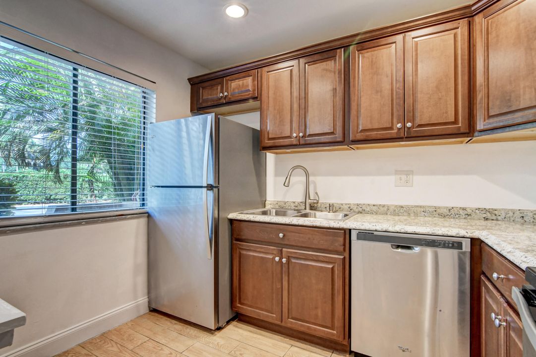 For Sale: $248,000 (2 beds, 1 baths, 1000 Square Feet)