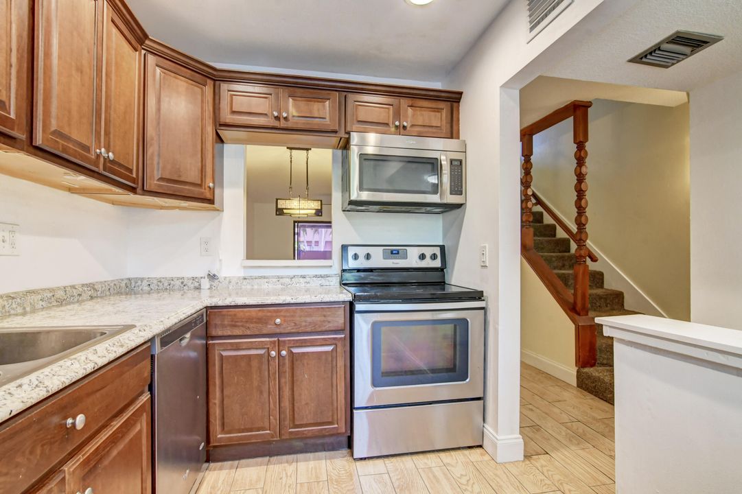 For Sale: $248,000 (2 beds, 1 baths, 1000 Square Feet)