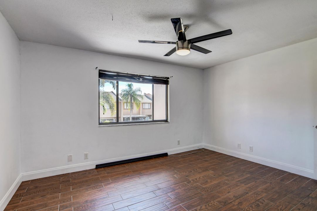 For Sale: $248,000 (2 beds, 1 baths, 1000 Square Feet)