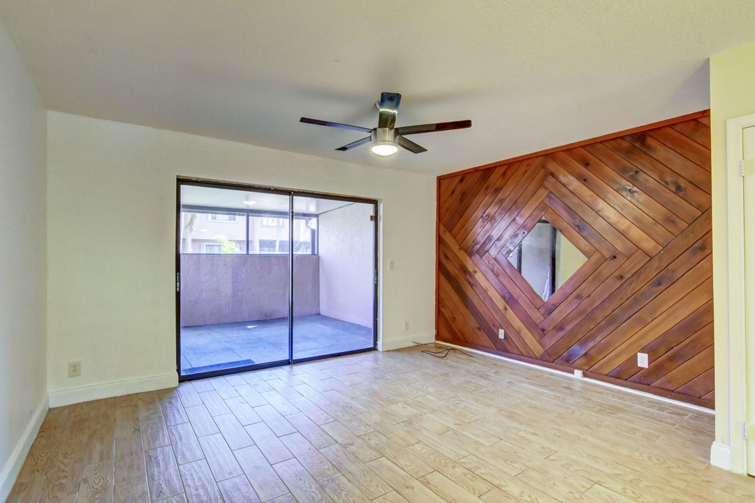 For Sale: $248,000 (2 beds, 1 baths, 1000 Square Feet)