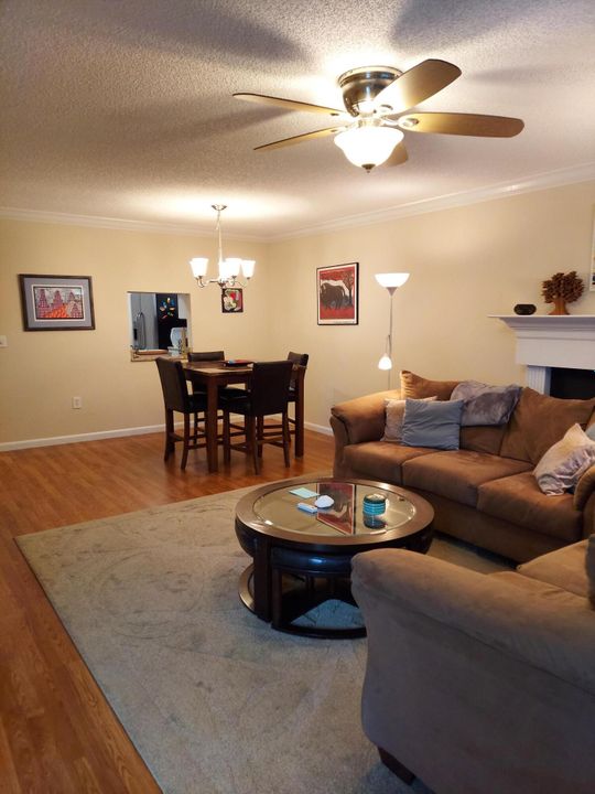 For Sale: $248,900 (2 beds, 2 baths, 1155 Square Feet)