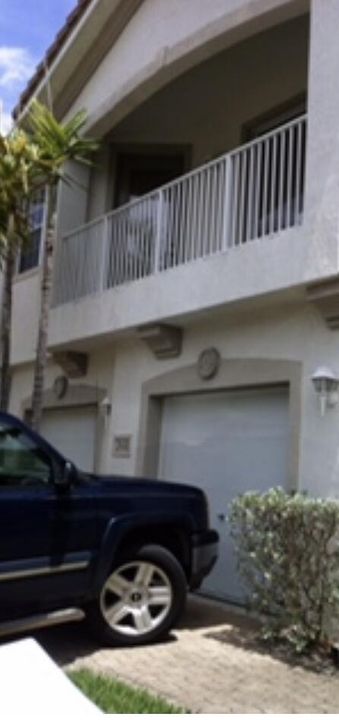 Active With Contract: $1,900 (2 beds, 2 baths, 1022 Square Feet)