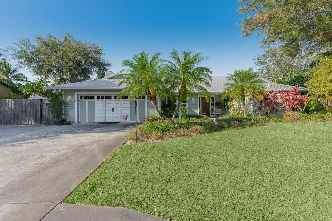 For Sale: $715,000 (3 beds, 2 baths, 2354 Square Feet)