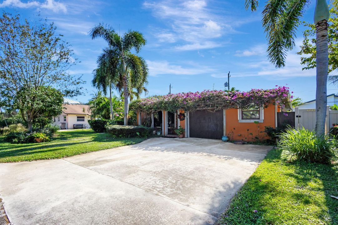 For Sale: $799,000 (3 beds, 2 baths, 1678 Square Feet)