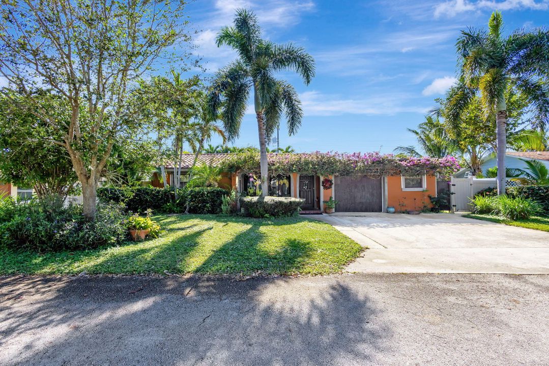 For Sale: $799,000 (3 beds, 2 baths, 1678 Square Feet)