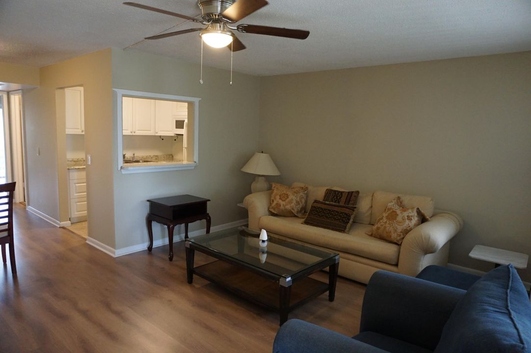 Active With Contract: $1,250 (1 beds, 1 baths, 585 Square Feet)