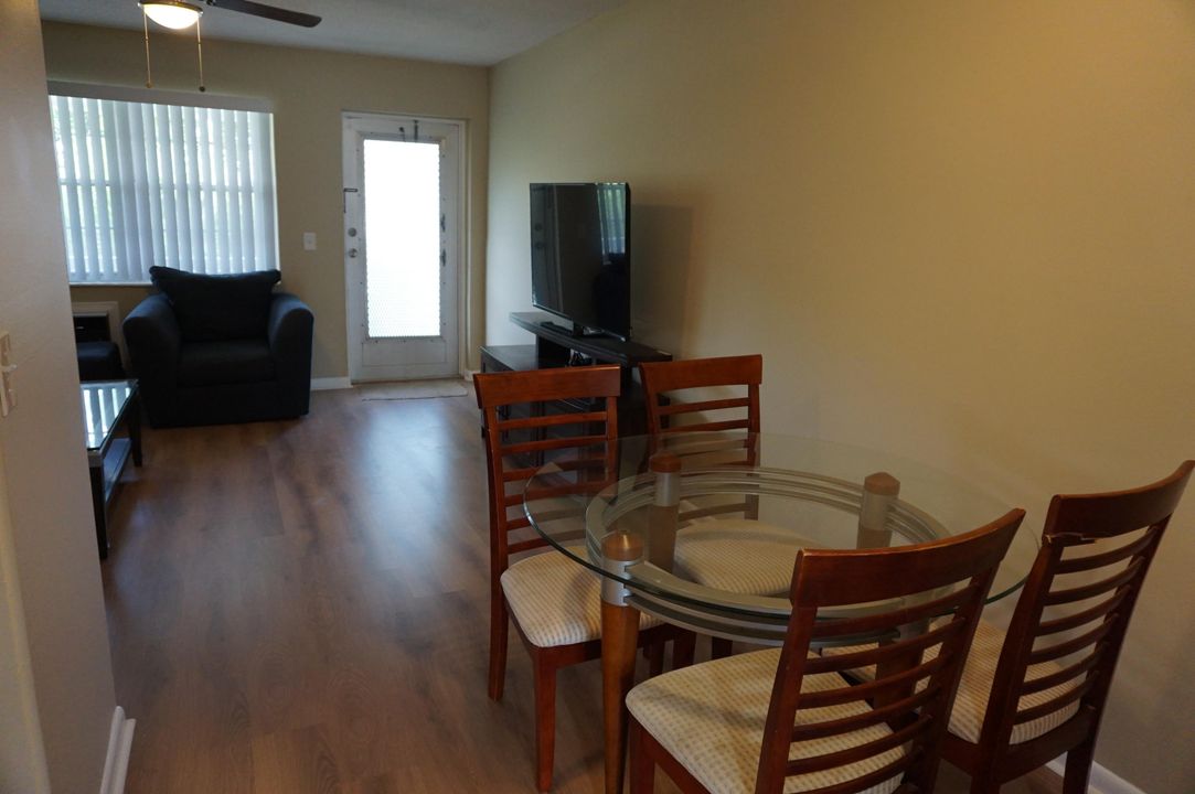 Active With Contract: $1,250 (1 beds, 1 baths, 585 Square Feet)