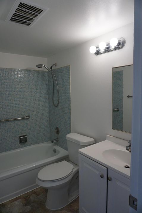 Active With Contract: $1,250 (1 beds, 1 baths, 585 Square Feet)