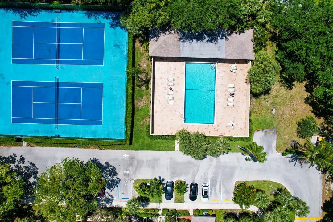 Под контрактом: $260,000 (3 спален, 2 ванн, 1069 Квадратных фут)