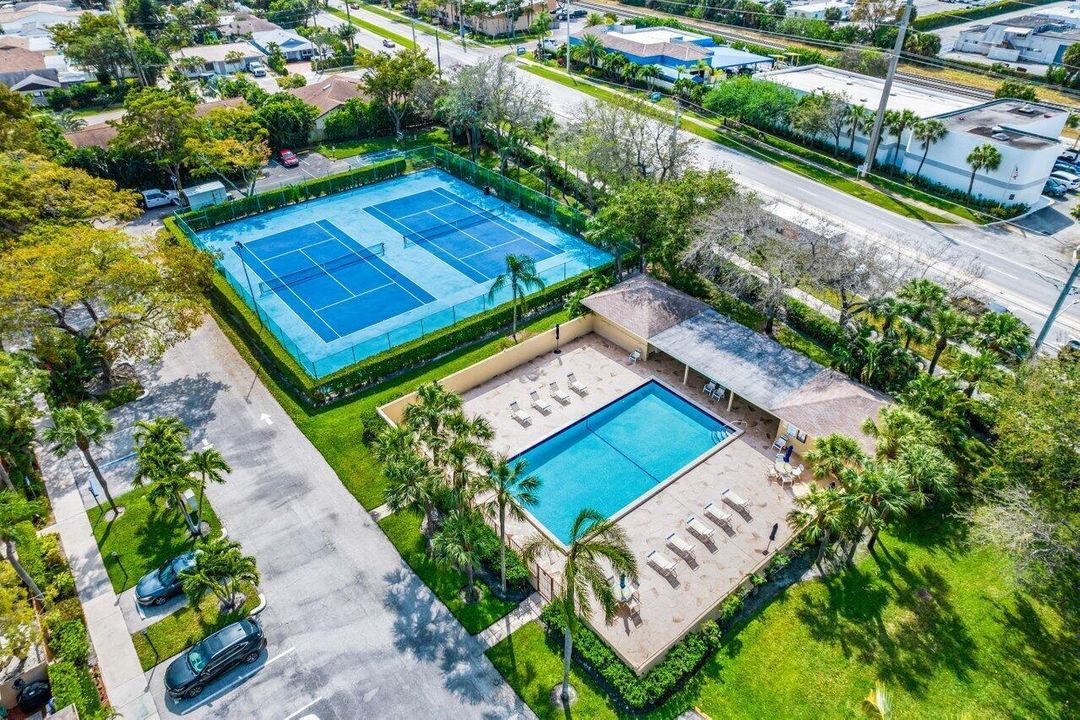 Под контрактом: $260,000 (3 спален, 2 ванн, 1069 Квадратных фут)