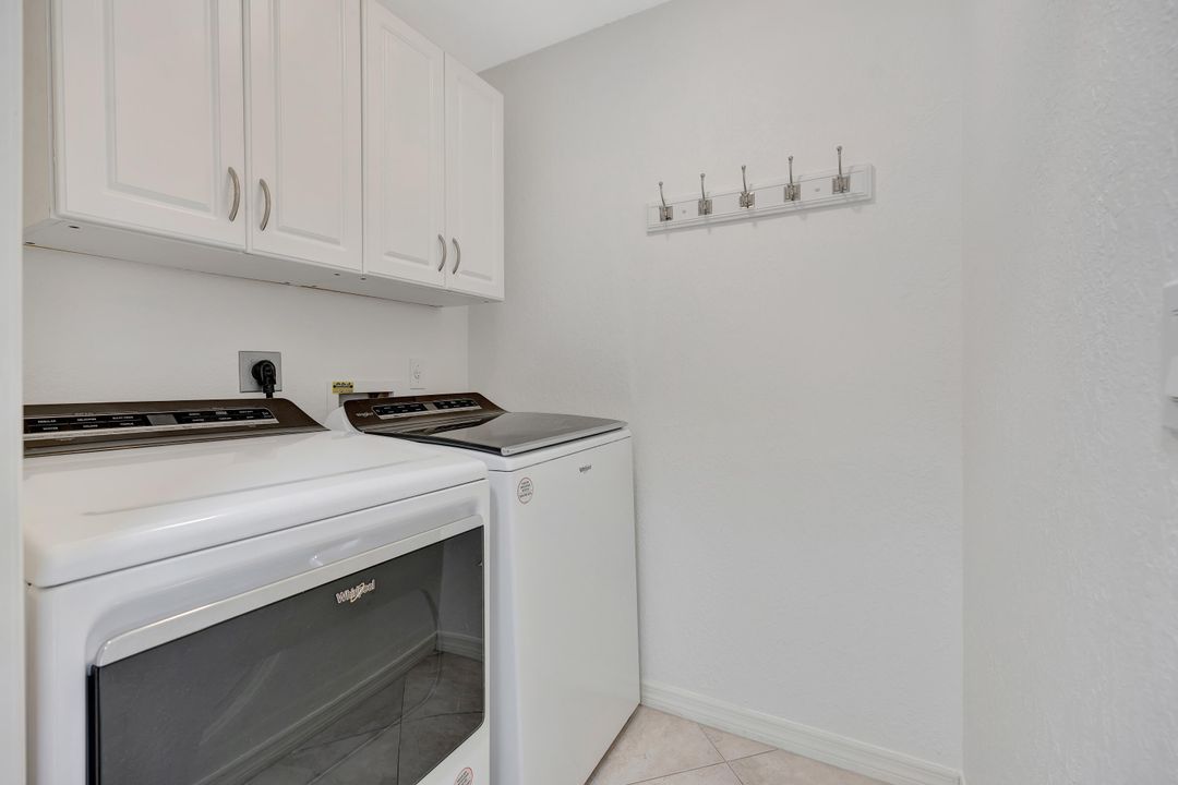 For Sale: $1,575,000 (2 beds, 2 baths, 1641 Square Feet)