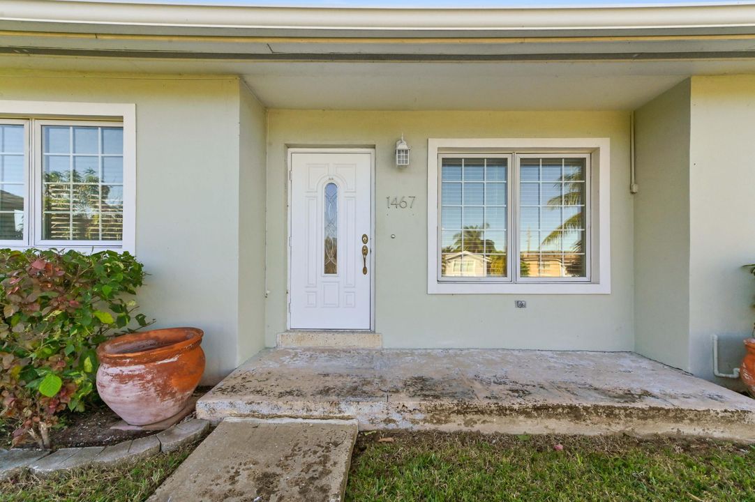 For Sale: $510,000 (4 beds, 2 baths, 1594 Square Feet)