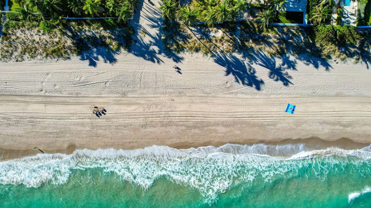 合同活跃: $249,900 (2 贝兹, 2 浴室, 1100 平方英尺)