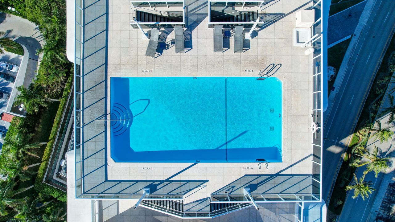 合同活跃: $249,900 (2 贝兹, 2 浴室, 1100 平方英尺)