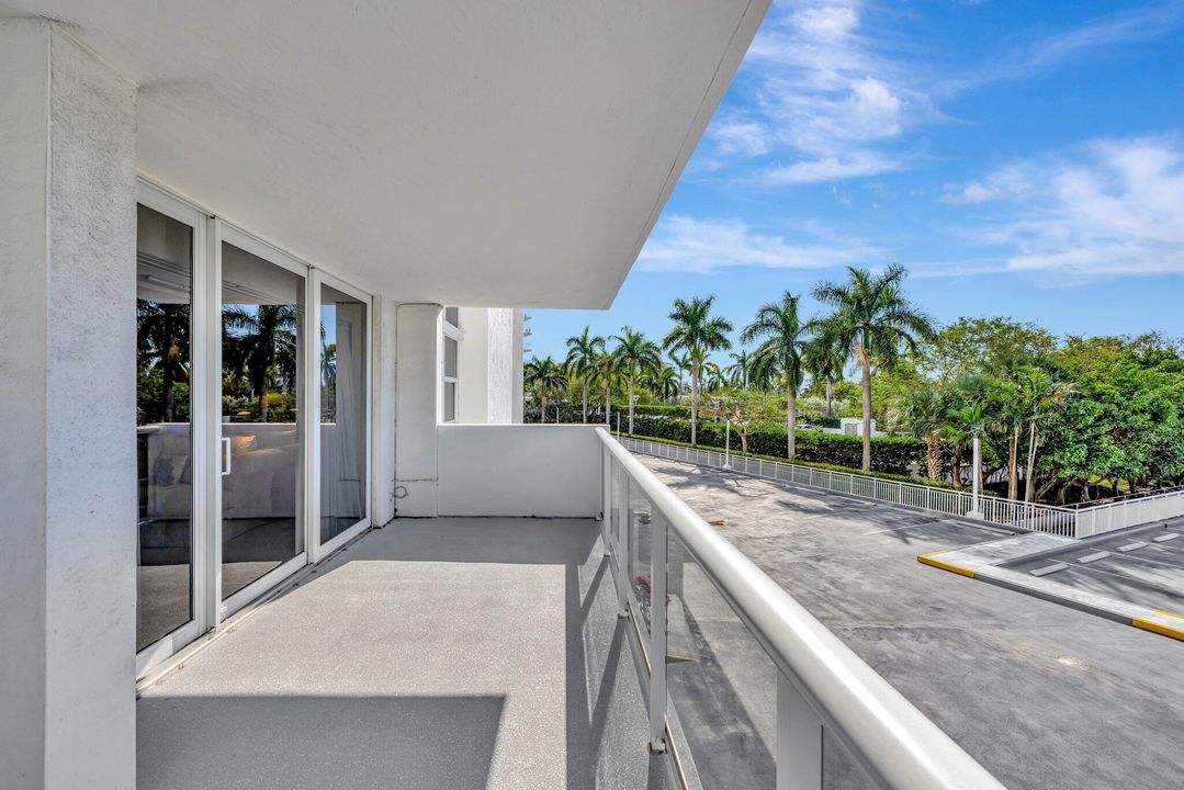 合同活跃: $249,900 (2 贝兹, 2 浴室, 1100 平方英尺)