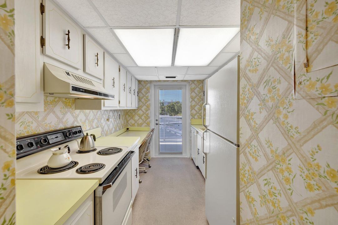 合同活跃: $249,900 (2 贝兹, 2 浴室, 1100 平方英尺)