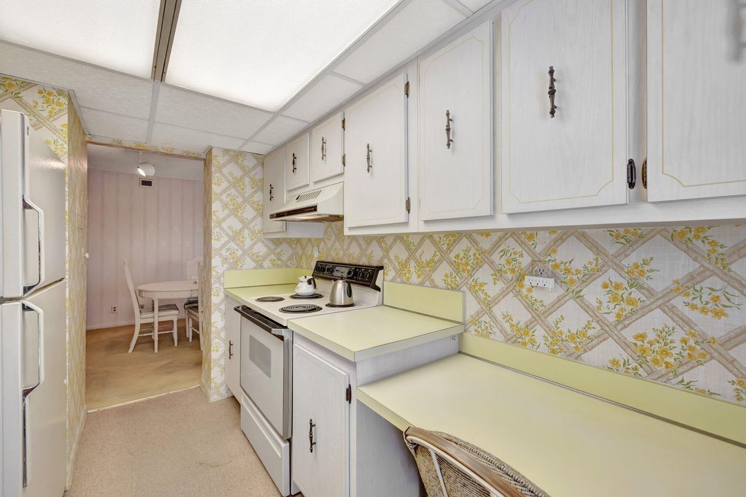 合同活跃: $249,900 (2 贝兹, 2 浴室, 1100 平方英尺)