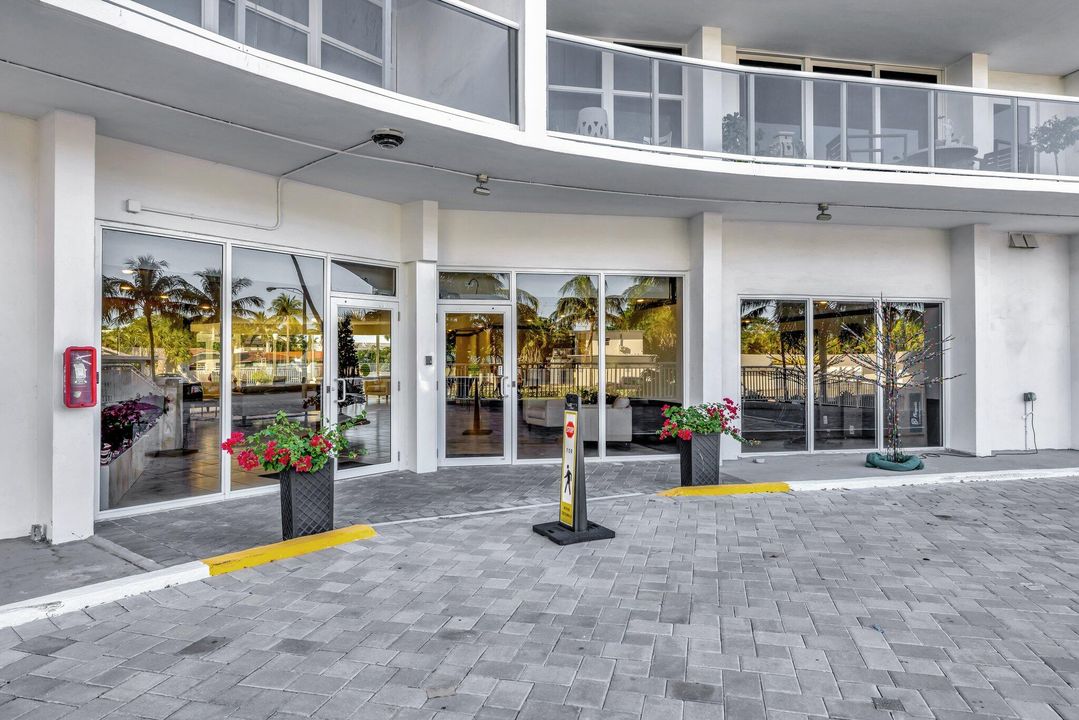 合同活跃: $249,900 (2 贝兹, 2 浴室, 1100 平方英尺)