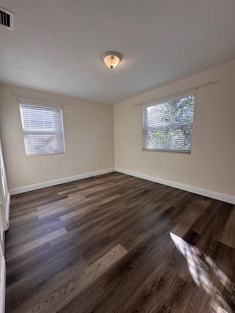 Active With Contract: $2,200 (2 beds, 1 baths, 750 Square Feet)