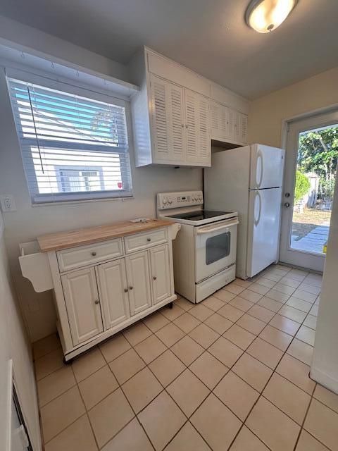 Active With Contract: $2,200 (2 beds, 1 baths, 750 Square Feet)