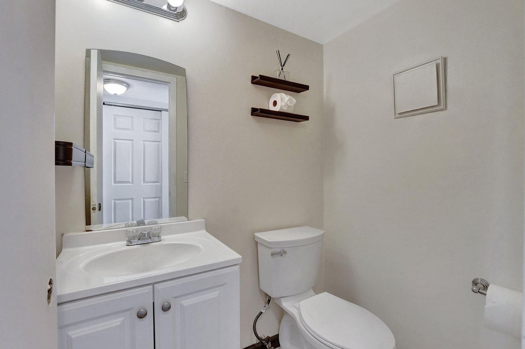 Active With Contract: $1,550 (1 beds, 1 baths, 720 Square Feet)