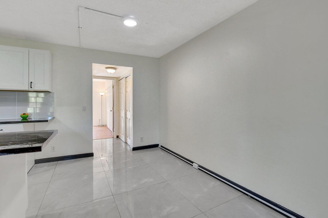 Active With Contract: $1,550 (1 beds, 1 baths, 720 Square Feet)