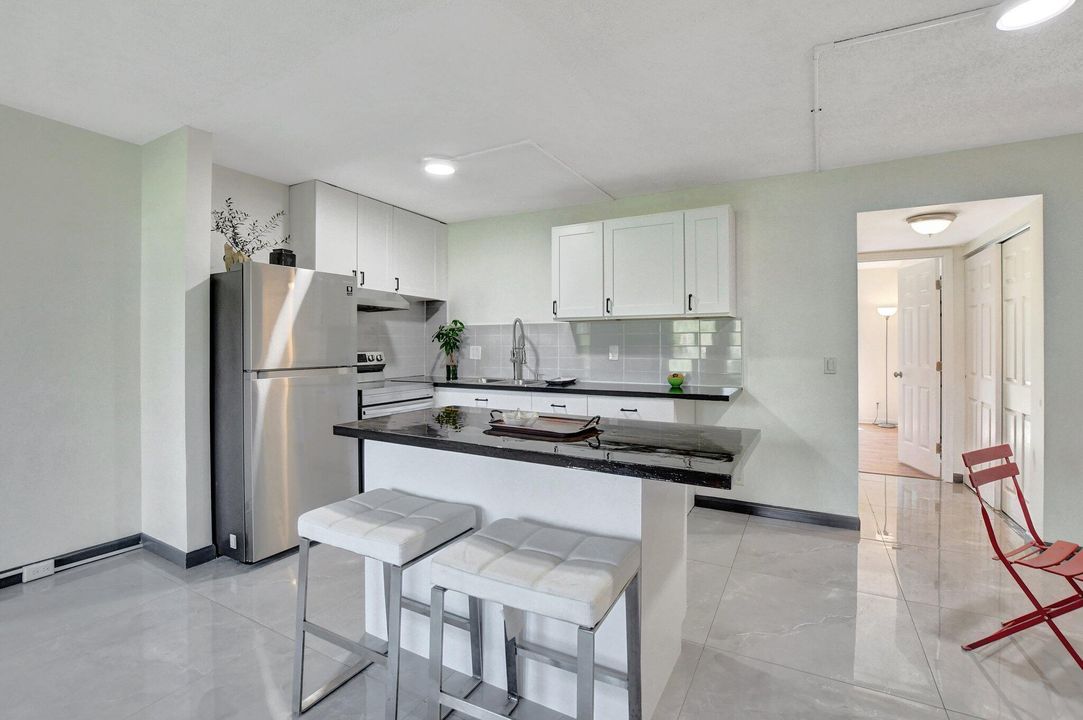 Active With Contract: $1,550 (1 beds, 1 baths, 720 Square Feet)