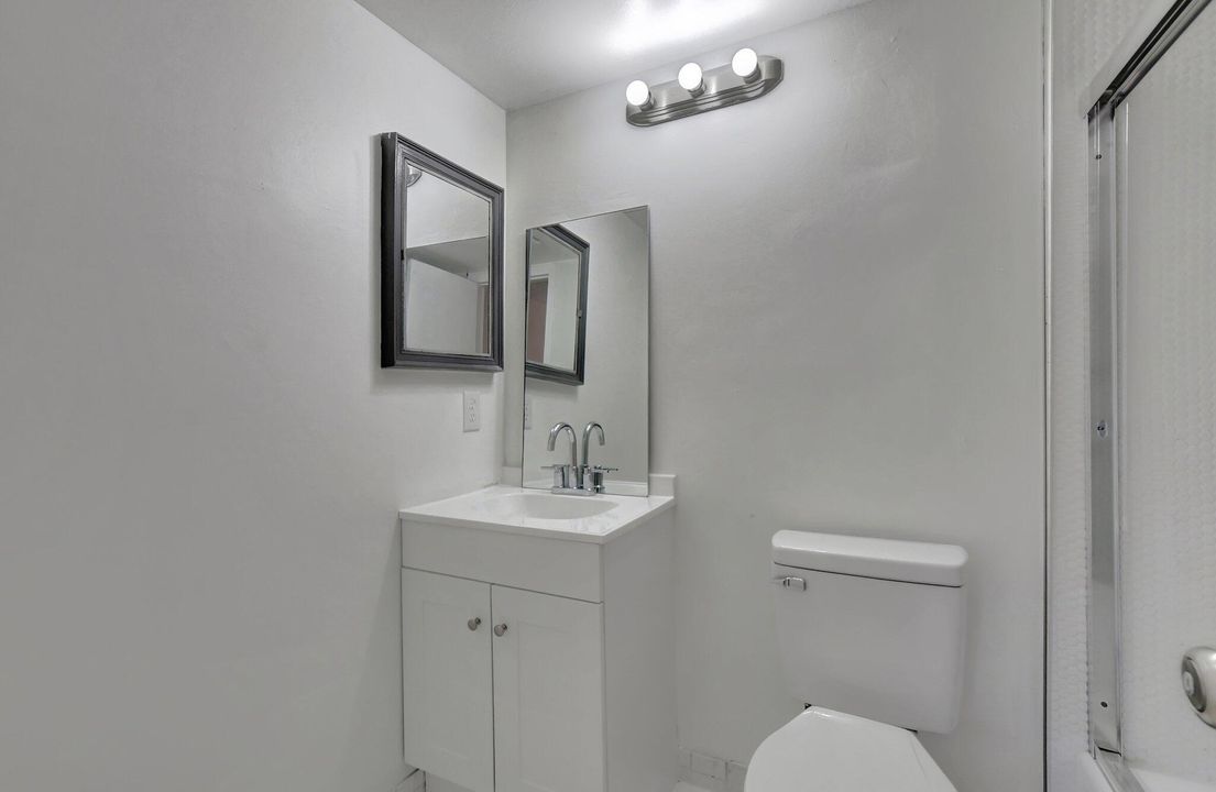 Active With Contract: $1,550 (1 beds, 1 baths, 720 Square Feet)