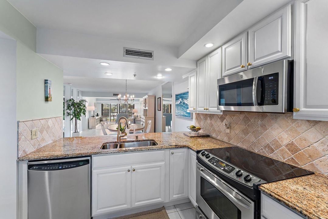 For Sale: $675,000 (2 beds, 2 baths, 1385 Square Feet)