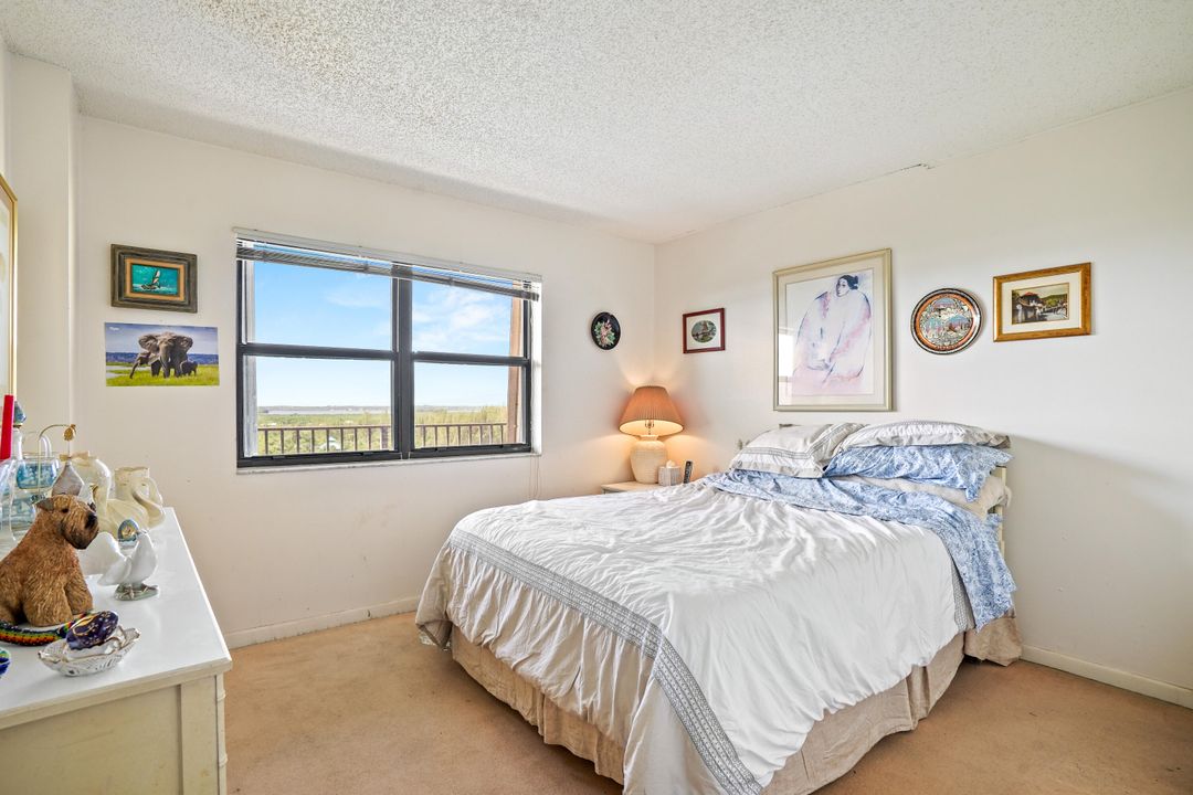 For Sale: $350,000 (2 beds, 2 baths, 1053 Square Feet)