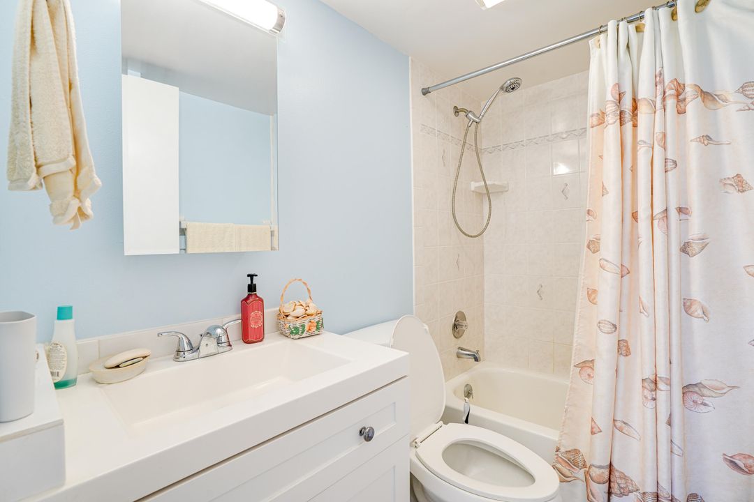 For Sale: $350,000 (2 beds, 2 baths, 1053 Square Feet)