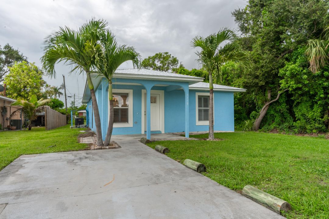 For Sale: $1,299,000 (3 beds, 2 baths, 1215 Square Feet)