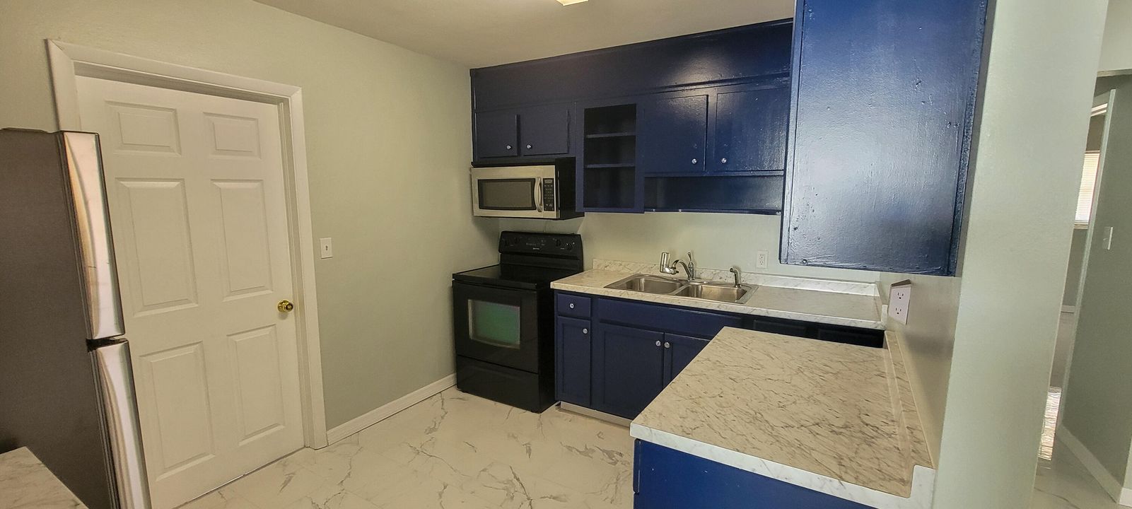 For Sale: $235,000 (2 beds, 1 baths, 880 Square Feet)