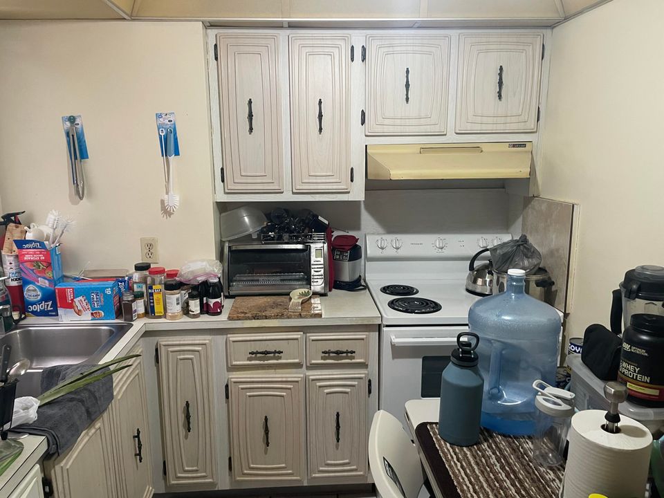 For Sale: $109,900 (2 beds, 2 baths, 994 Square Feet)