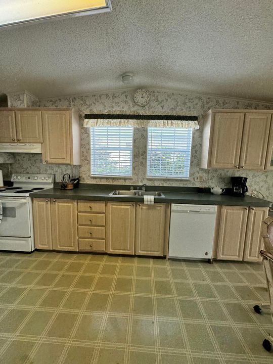 For Sale: $85,000 (3 beds, 2 baths, 2000 Square Feet)