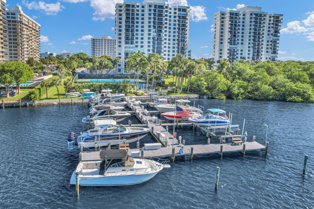 For Sale: $995,000 (3 beds, 2 baths, 2038 Square Feet)