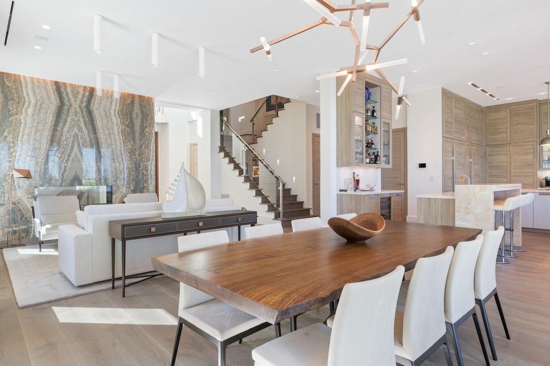 For Sale: $9,950,000 (7 beds, 8 baths, 5648 Square Feet)