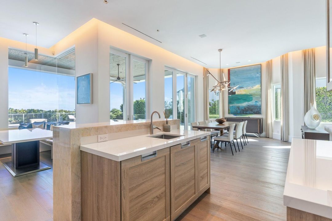 For Sale: $9,950,000 (7 beds, 8 baths, 5648 Square Feet)