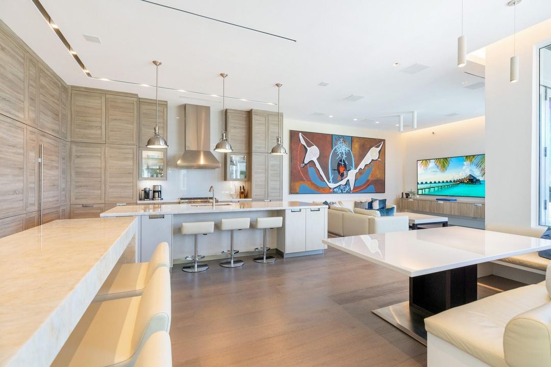 For Sale: $9,950,000 (7 beds, 8 baths, 5648 Square Feet)