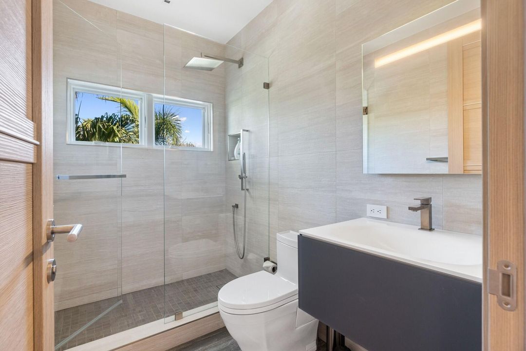 For Sale: $9,950,000 (7 beds, 8 baths, 5648 Square Feet)