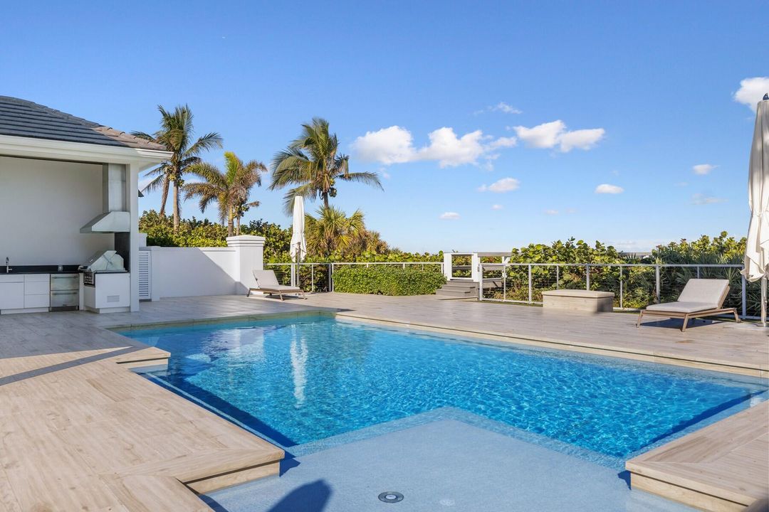 For Sale: $9,950,000 (7 beds, 8 baths, 5648 Square Feet)