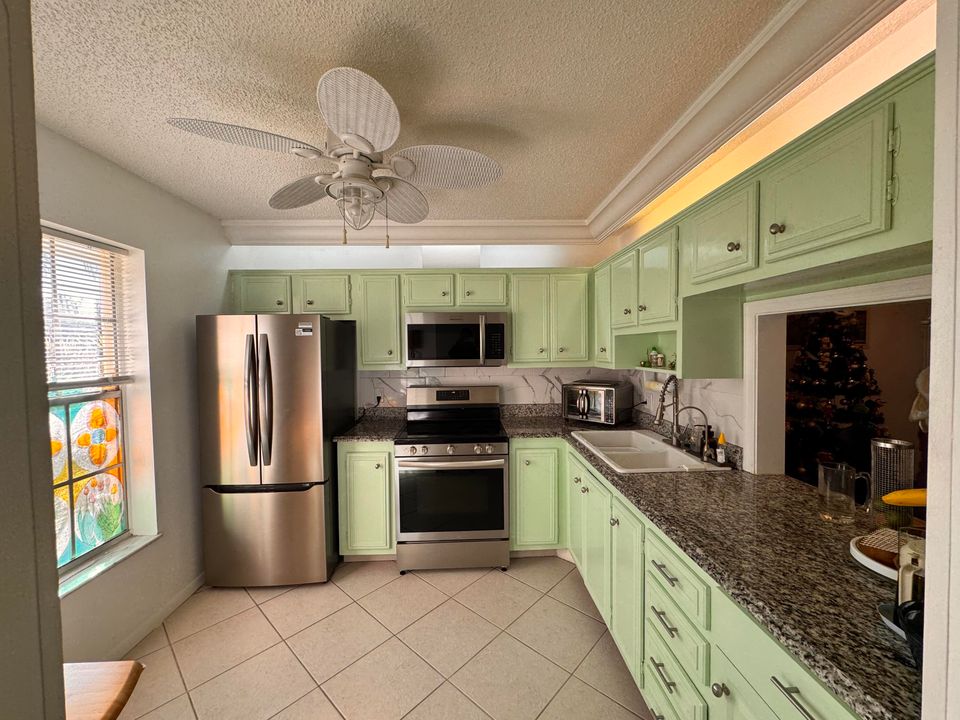 For Sale: $239,900 (2 beds, 2 baths, 1088 Square Feet)