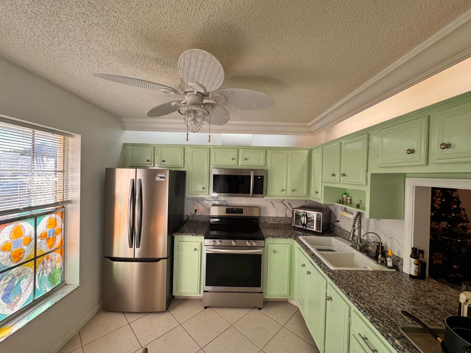 For Sale: $239,900 (2 beds, 2 baths, 1088 Square Feet)