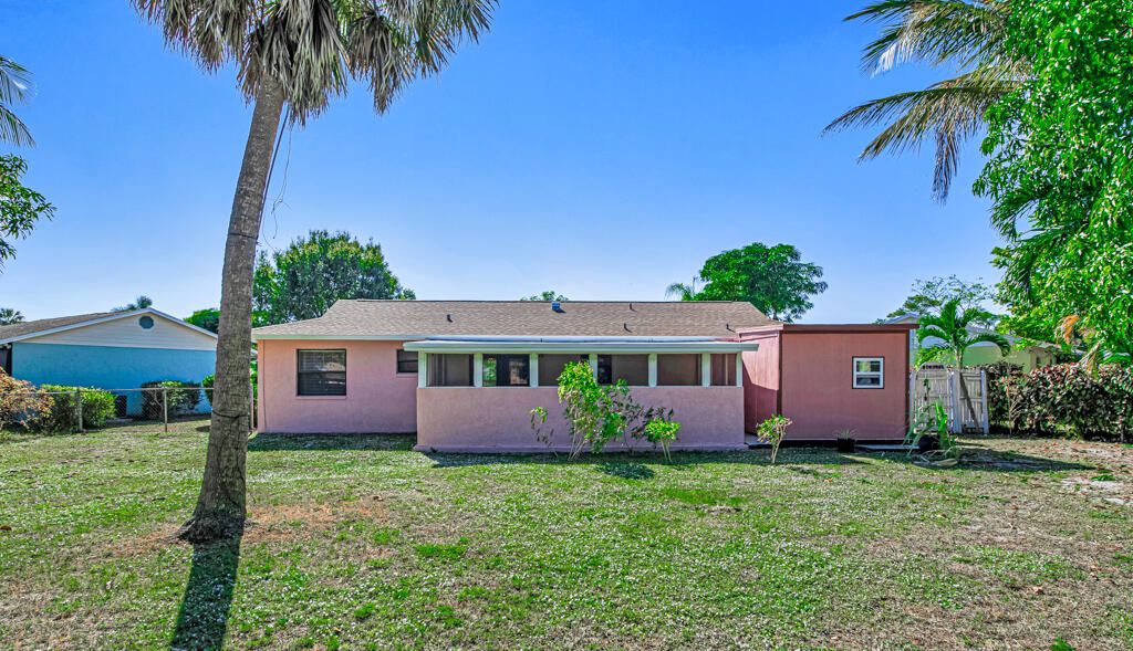 Active With Contract: $455,000 (3 beds, 2 baths, 1000 Square Feet)